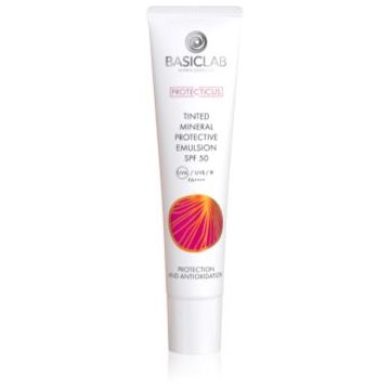 BasicLab Dermocosmetics Protecticus Emulsie protectoare pentru pielea sensibila predispuse la roseata SPF 50+
