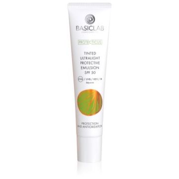 BasicLab Dermocosmetics Protecticus Fluid nuantator pentru ten gras și mixt